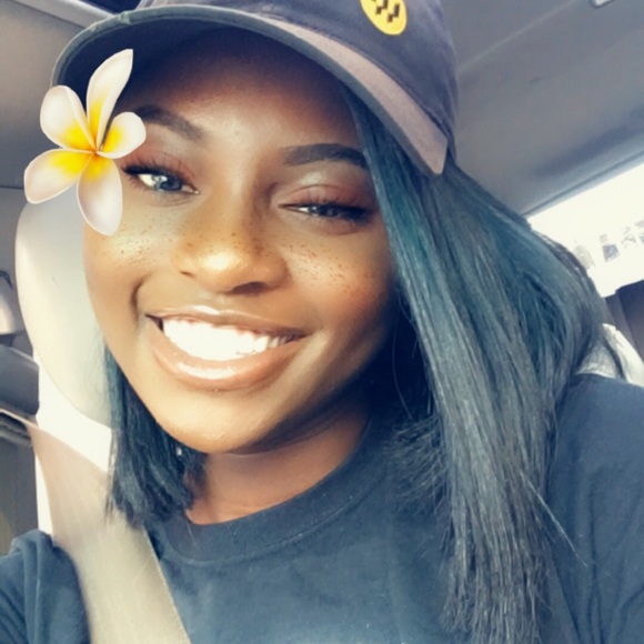 Meet your Posher, Yolande - Picture 2 of 3